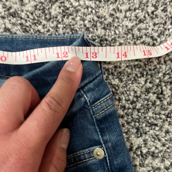 7 For All Mankind Mid Wash Low Rise Skinny Jeans with Raw Hem 26 - Picture 5 of 8